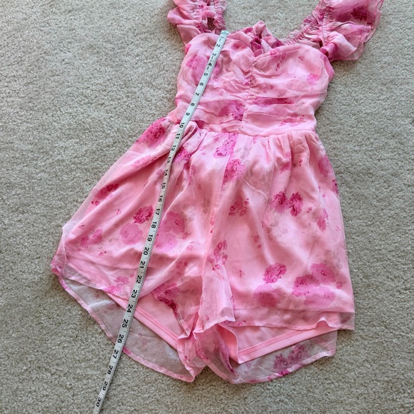 Lulu's Adorable Existence Pink Floral Flutter Sleeve Tie Back Romper Size Medium - Picture 4 of 13